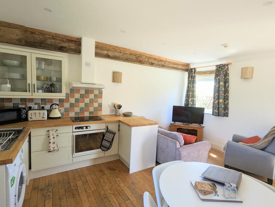 Kingfisher Barn Hotel in South Oxfordshire District