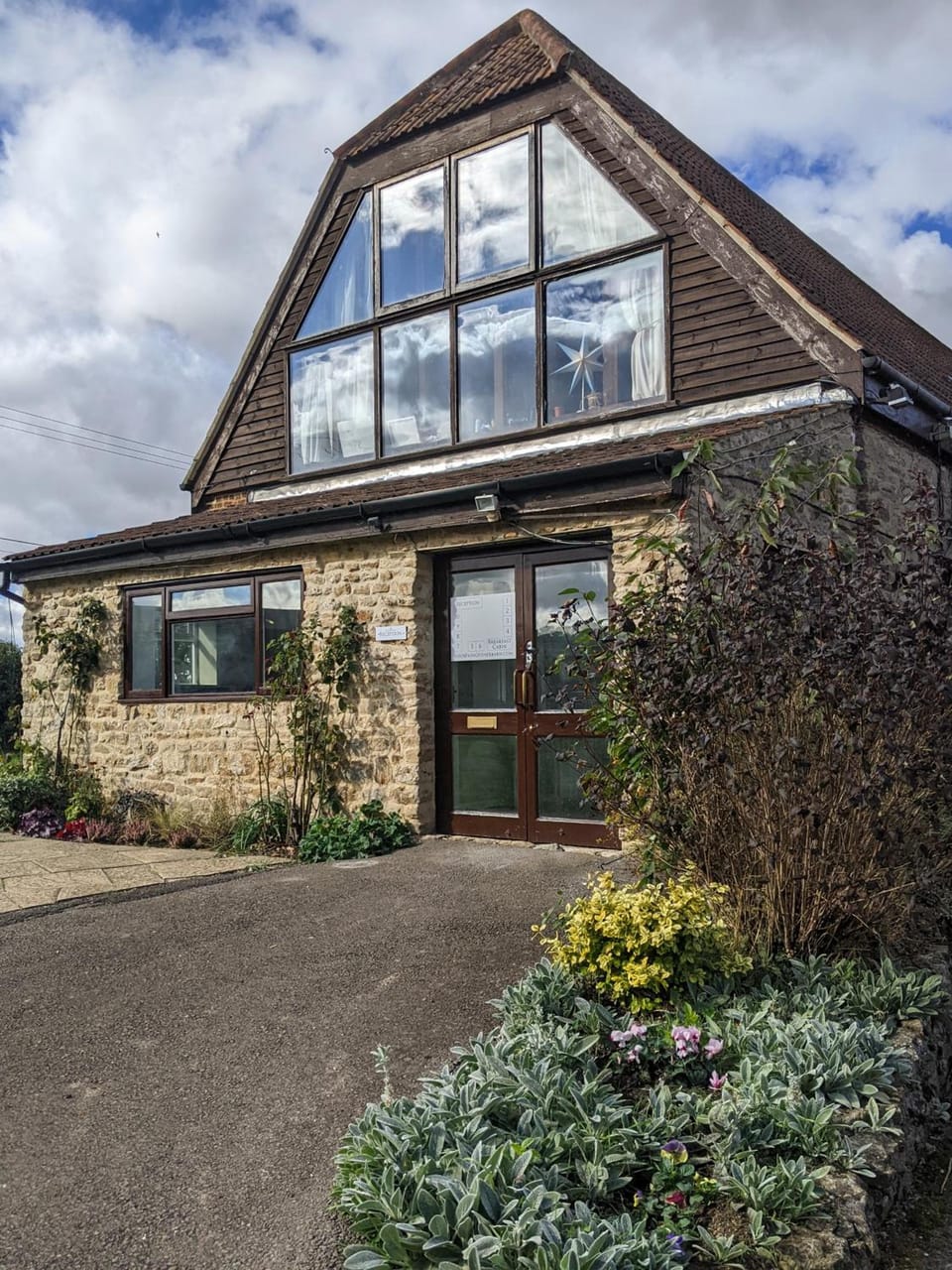 Kingfisher Barn Hotel in South Oxfordshire District
