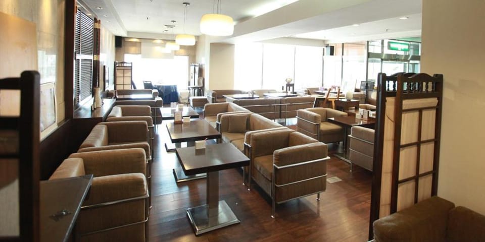 Shared lounge/TV area