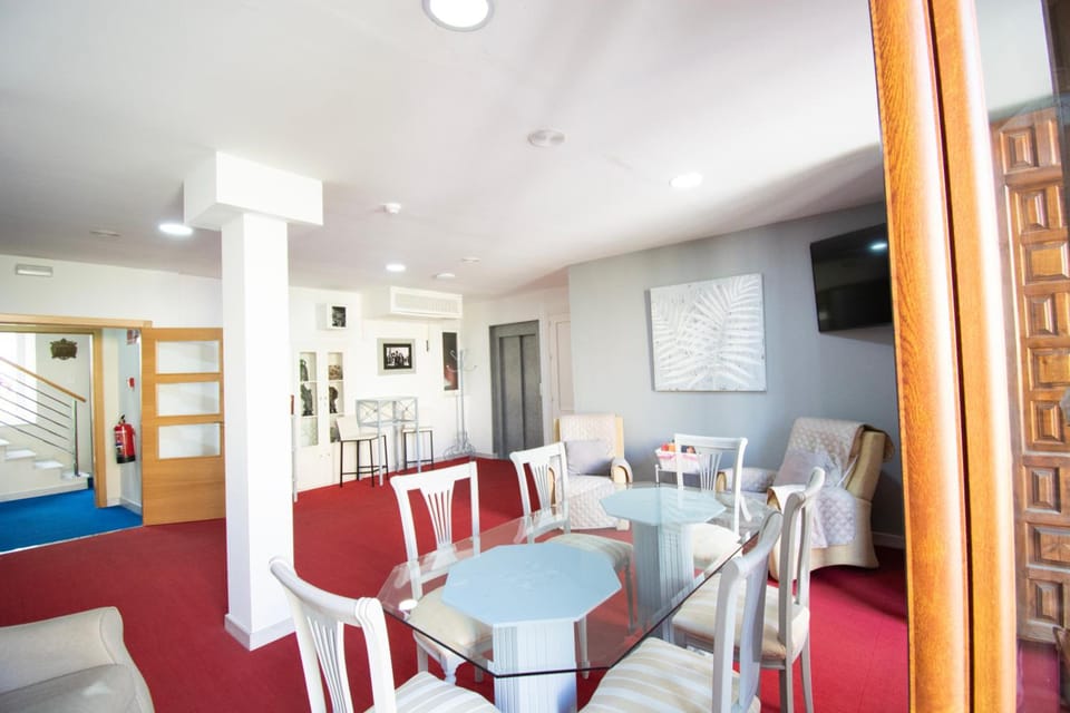 Shared lounge/TV area