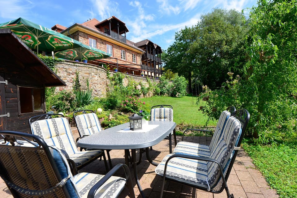 Haus Neugebauer, Garni Hotel in Oestrich-Winkel