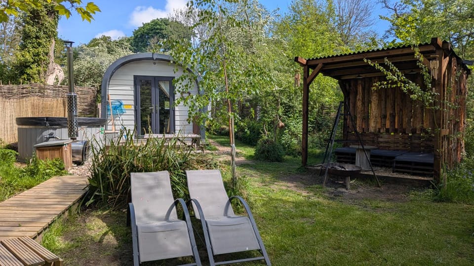 Emlyn's Coppice - Luxury Woodland Glamping Lodge in Llanasa