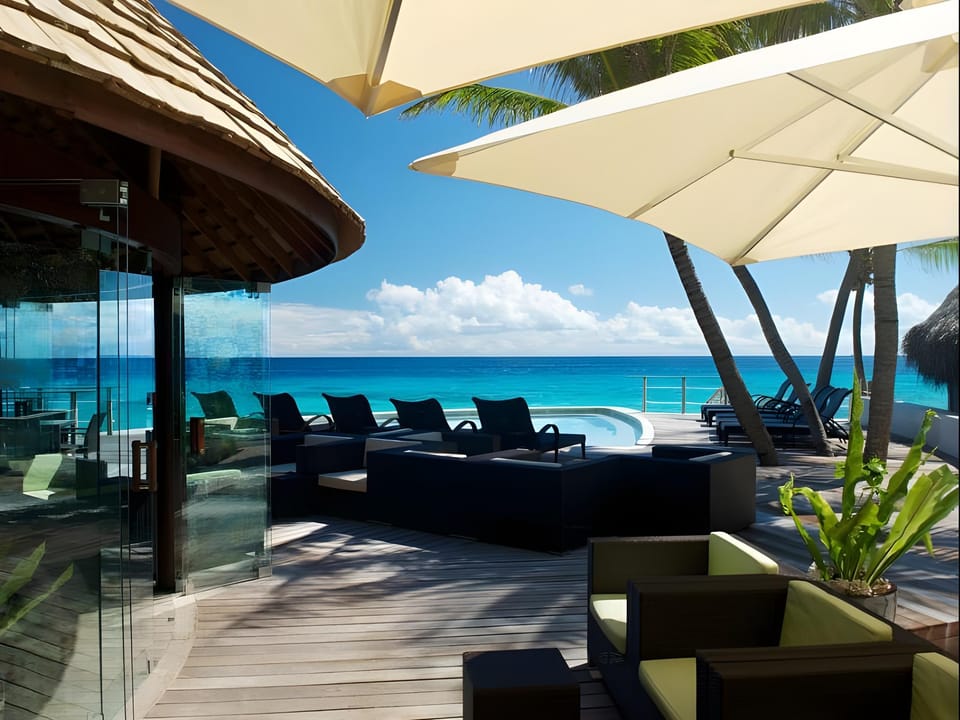 Hotel Maitai Rangiroa Resort in French Polynesia