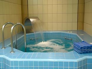 Hot tub
