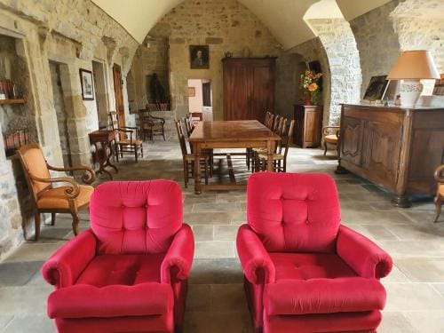 Les Distinguees - Manoir de Bessodes Hotel in Auvergne-Rhône-Alpes