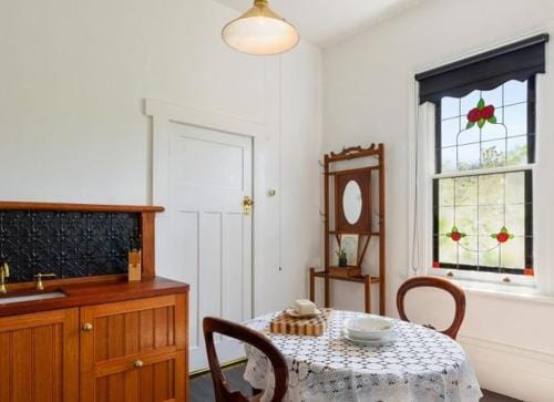 Oakdene Heritage Accommodation Hotel in Tasmania