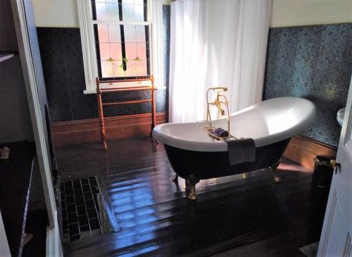 Oakdene Heritage Accommodation Hotel in Tasmania