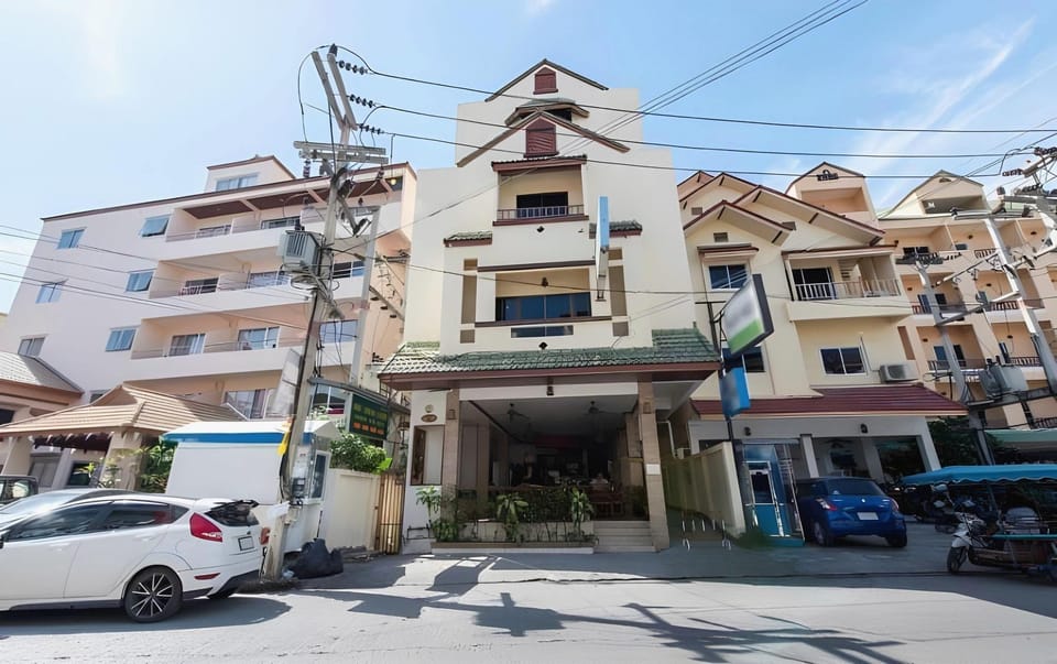 New Nikom Court Apartment hotel in Pattaya City