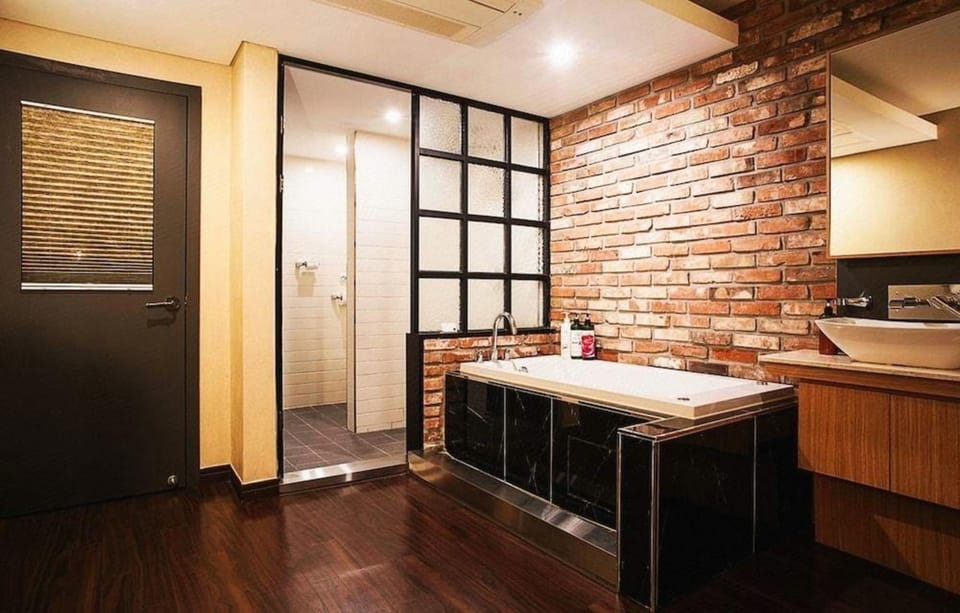 Comma Hotel Motel in Busan