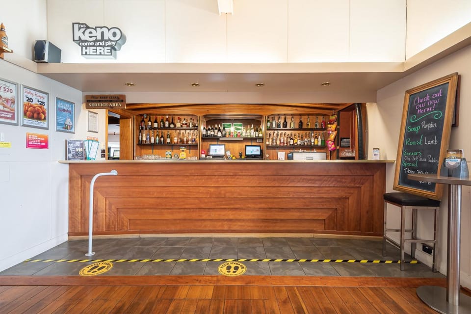 The Bridge Hotel Motel in Smithton
