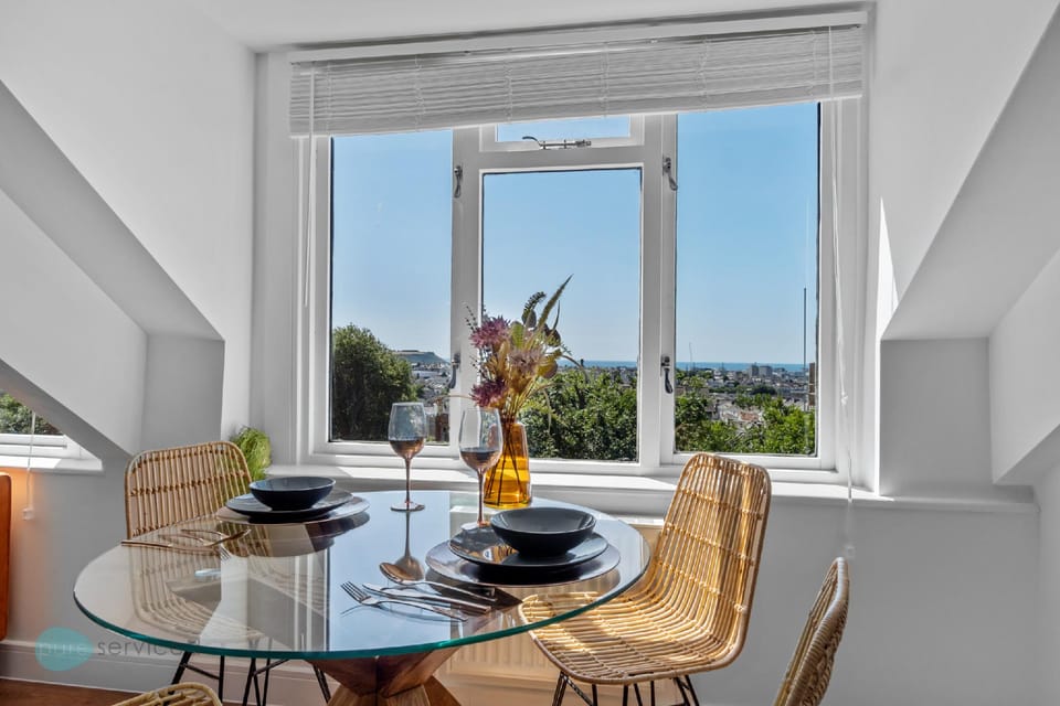 2 Bed- The Penthouse By Pureserviced Resort in Plymouth