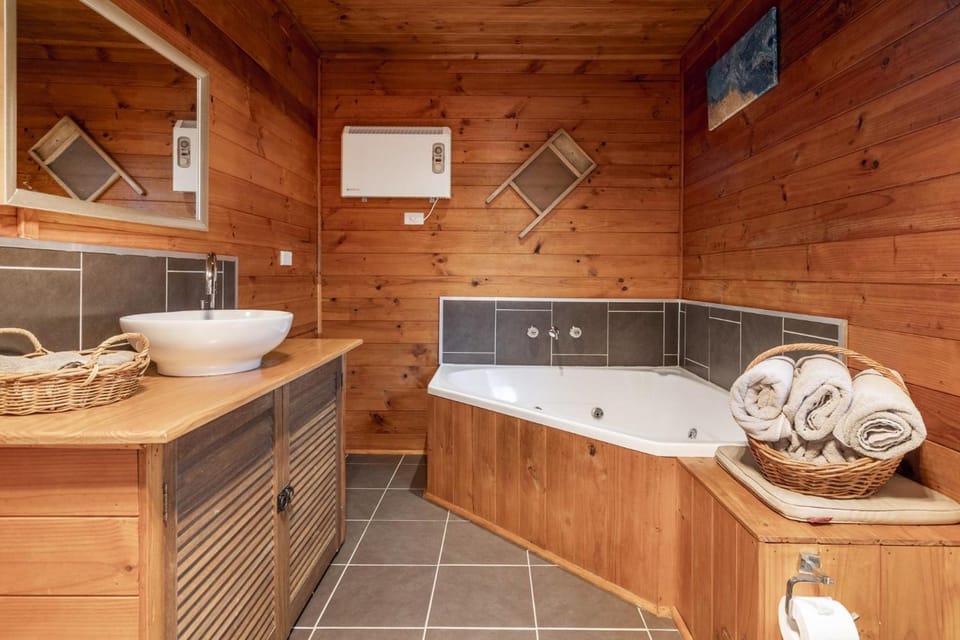 Mole Creek Cabins Hotel in Mole Creek