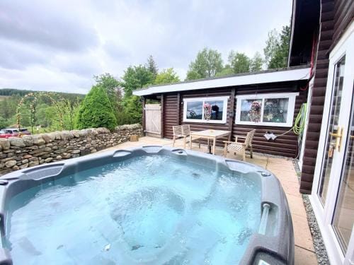 Kaoglen-GrandSuite-Hot Tub-Pitlochry-Dunkeld-Pet Friendly Lodge in Scotland