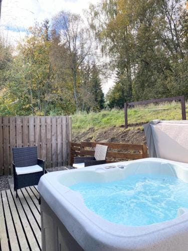 Kaoglen-Blossom-Hot tub-Cairngorms-Pet Friendly Lodge in Scotland