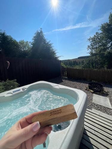 Kaoglen-Stags-Hot tub-Cairngorms-Pet Friendly Lodge in Scotland