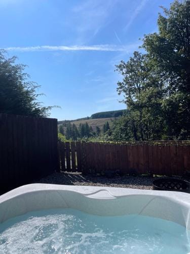 Kaoglen-Stags-Hot tub-Cairngorms-Pet Friendly Lodge in Scotland