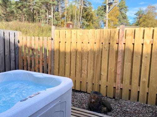 Kaoglen-Spruce-Hot Tub-Forrest Setting-Pet Friendly Lodge in Scotland