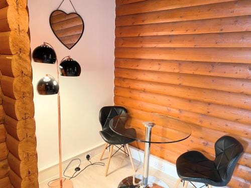 Kaoglen-Spruce-Hot Tub-Forrest Setting-Pet Friendly Lodge in Scotland