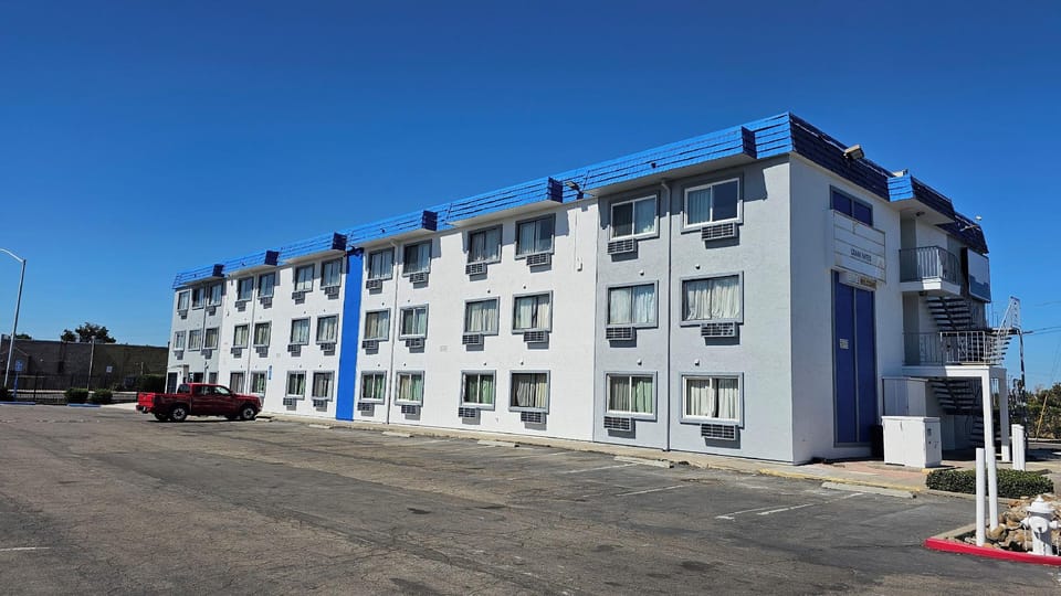 MetroPark 'n Suites Hotel in Stockton
