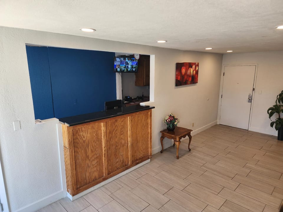 MetroPark 'n Suites Hotel in Stockton