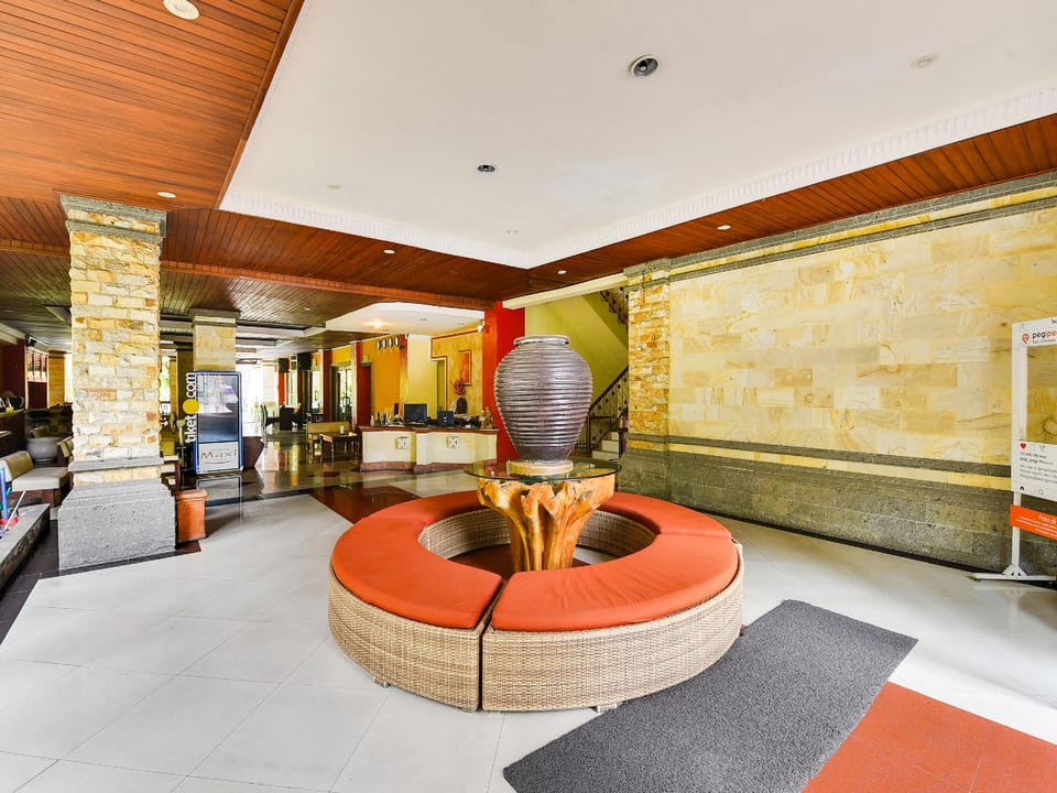 Super OYO Townhouse Oak Maxi Hotel Legian Hotel in Kuta