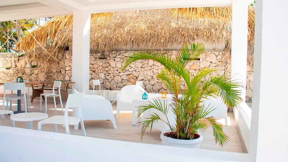 Poolside bar