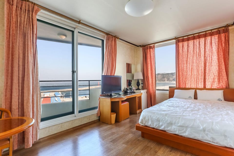 Yangyang Nangmangado Motel in South Korea