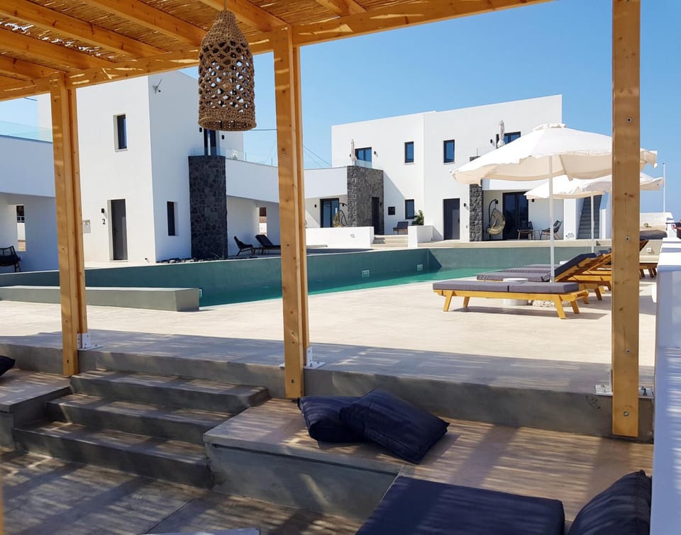 myLithos Suites Apartment hotel in Santorini