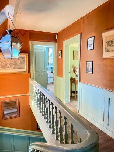 Chateau de Contay Guesthouse - 1753 Hotel in Hauts-de-France