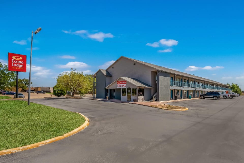 Econo Lodge Inn & Suites Enid South Hotel in Enid