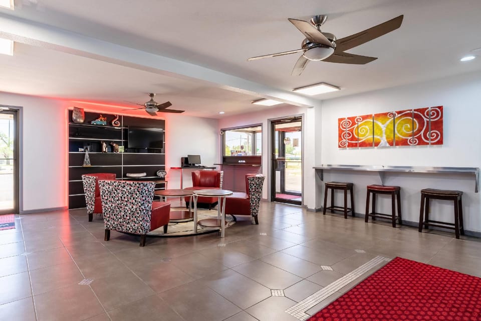 Econo Lodge Inn & Suites Enid South Hotel in Enid