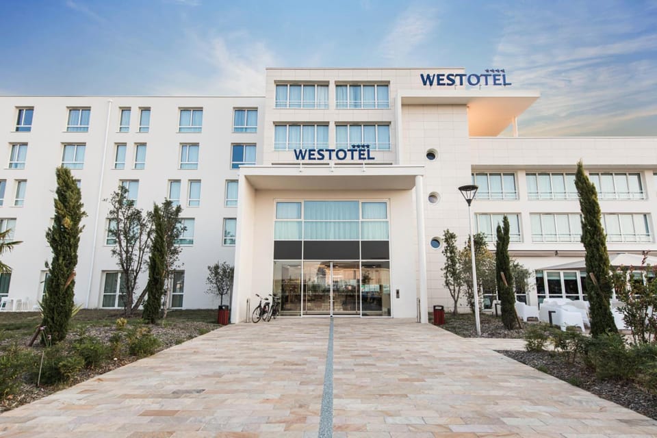 WESTOTEL TOURS VAL DE LOIRE Hotel in Centre-Val de Loire