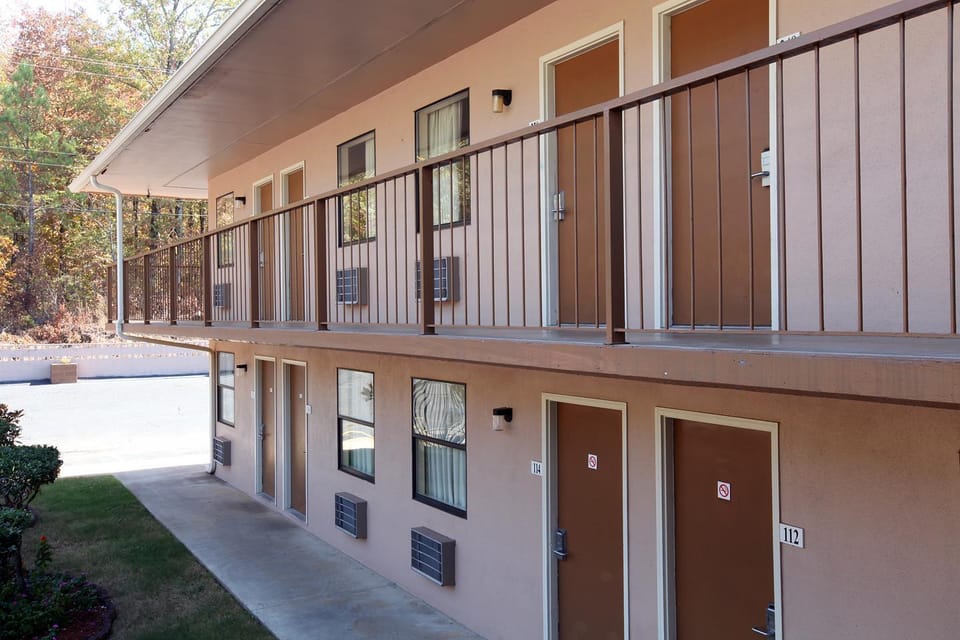 Americas Best Value Inn Malvern Motel in Fenter Township