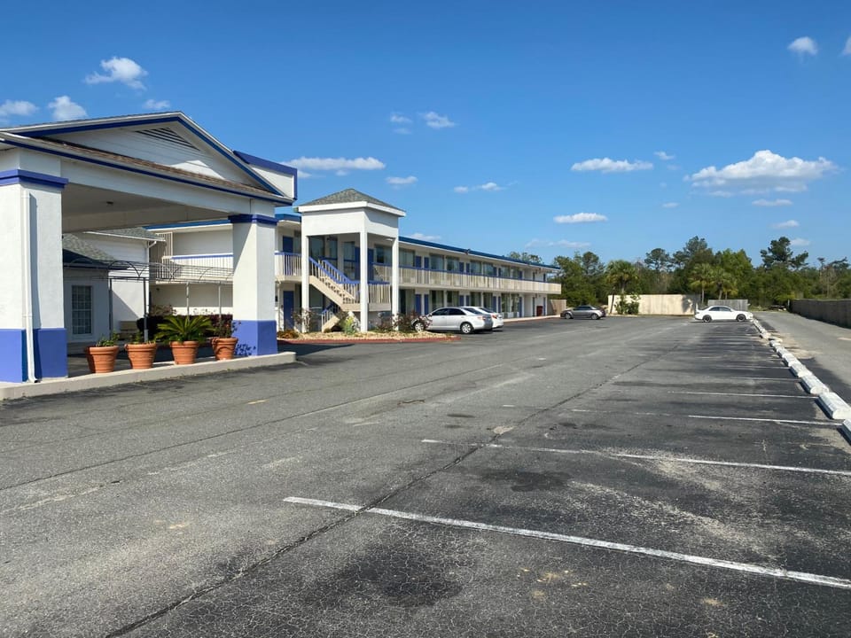 Motel 6 Marianna, FL Hotel in Florida
