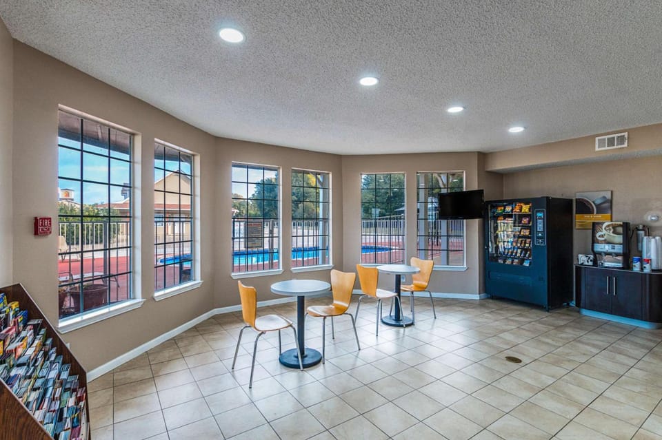 Shared lounge/TV area