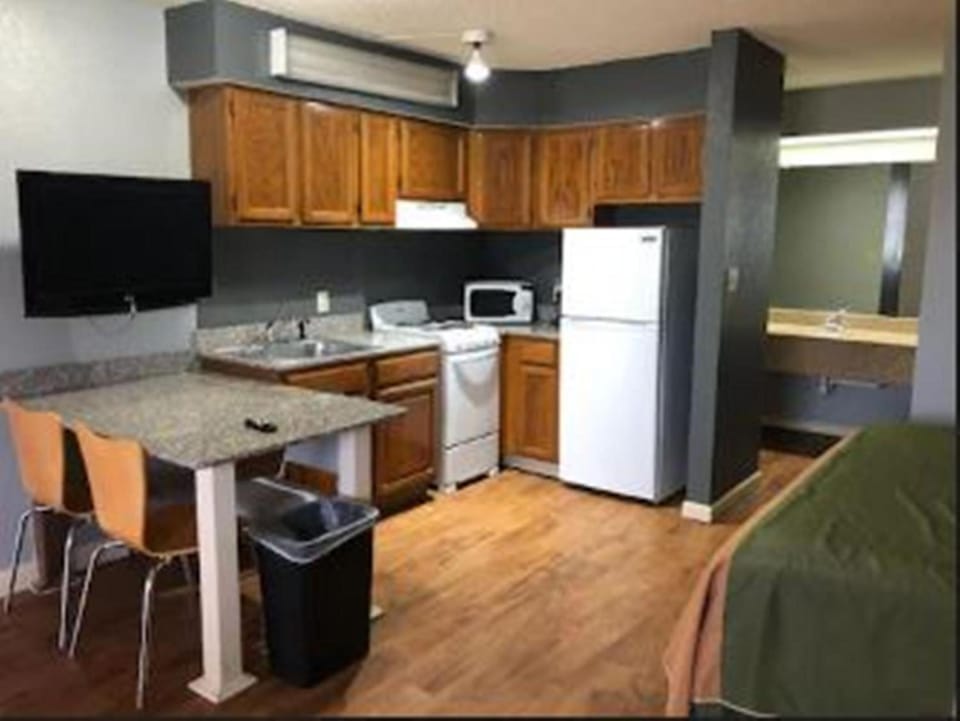 Americas Best Value Inn & Suites Yukon Oklahoma City Hotel in Oklahoma City