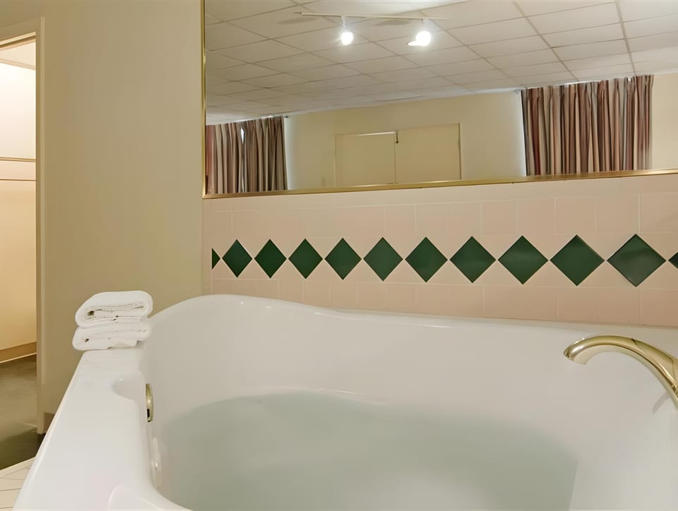 Americas Best Value Inn & Suites Victoria Hotel in Victoria
