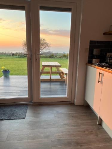 MAESLLAN CABINS - 'Golwg Y Mor' Lodge in Wales