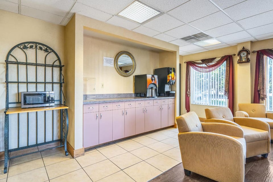 Suburban Studios Chattanooga Northeast - Ooltewah Motel in Chattanooga