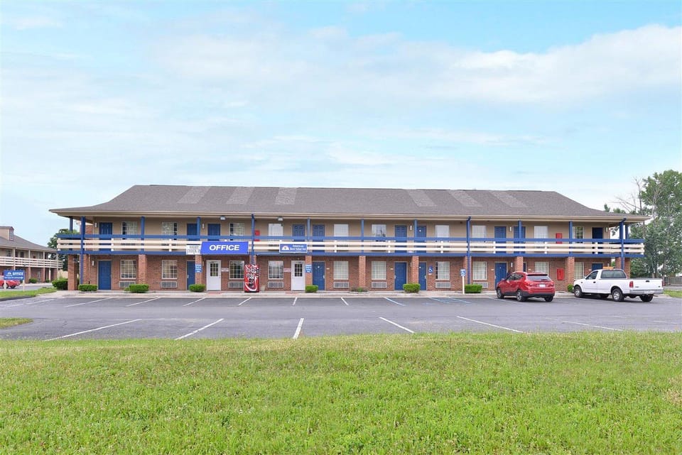 Americas Best Value Inn Maumee Toledo Motel in Maumee