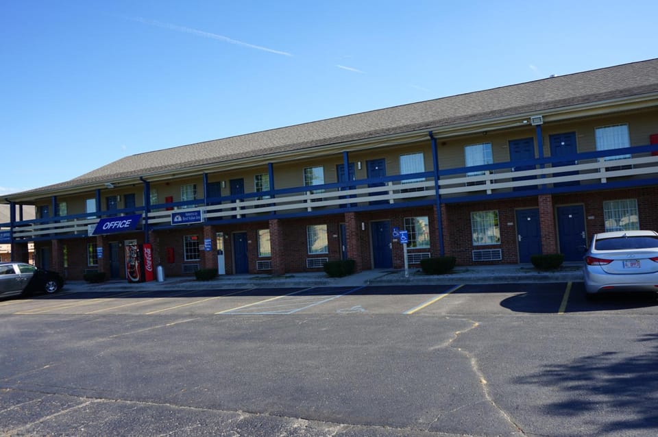 Americas Best Value Inn Maumee Toledo Motel in Maumee