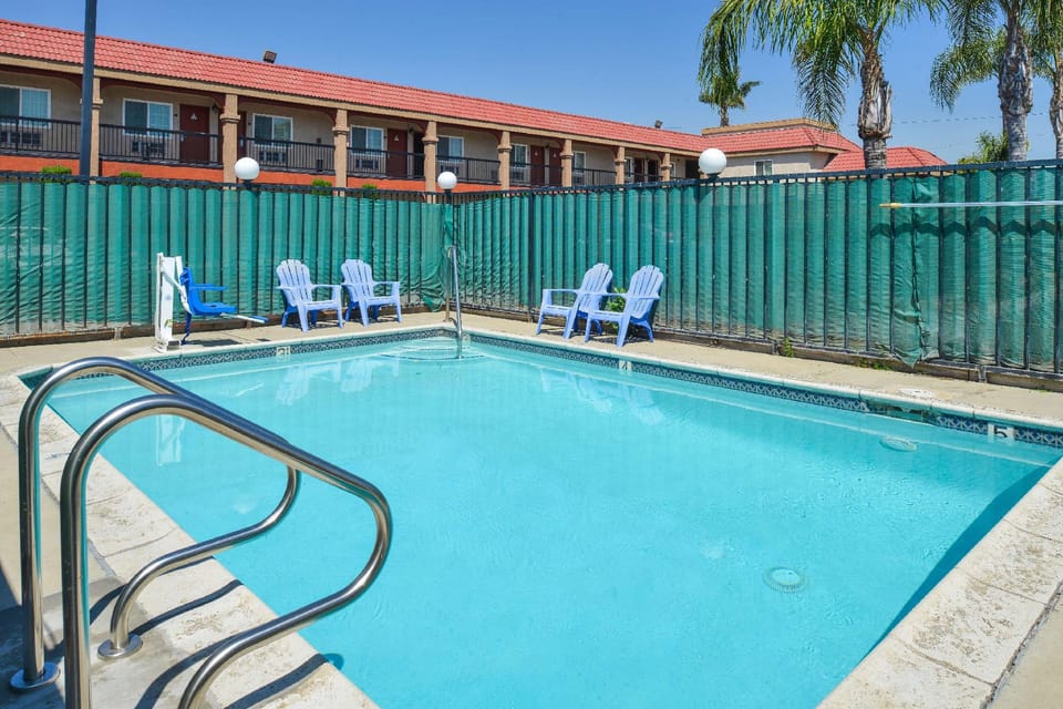 Americas Best Value Inn Rialto Motel in Rialto