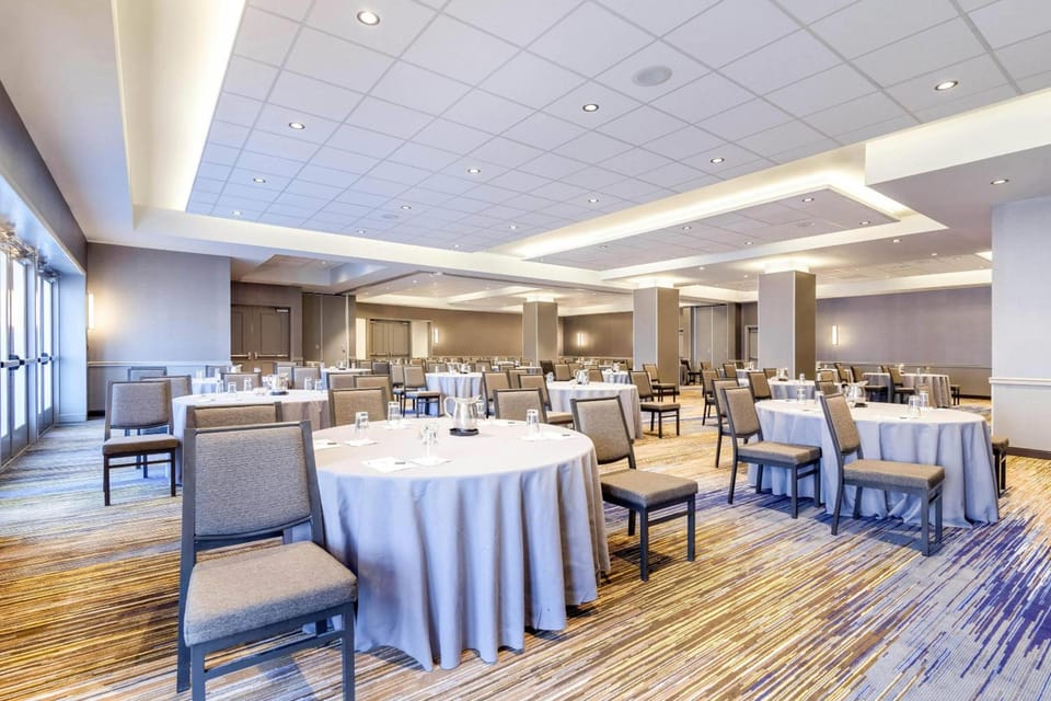 Cambria Hotel Pittsburgh - Downtown Hotel in Pittsburgh