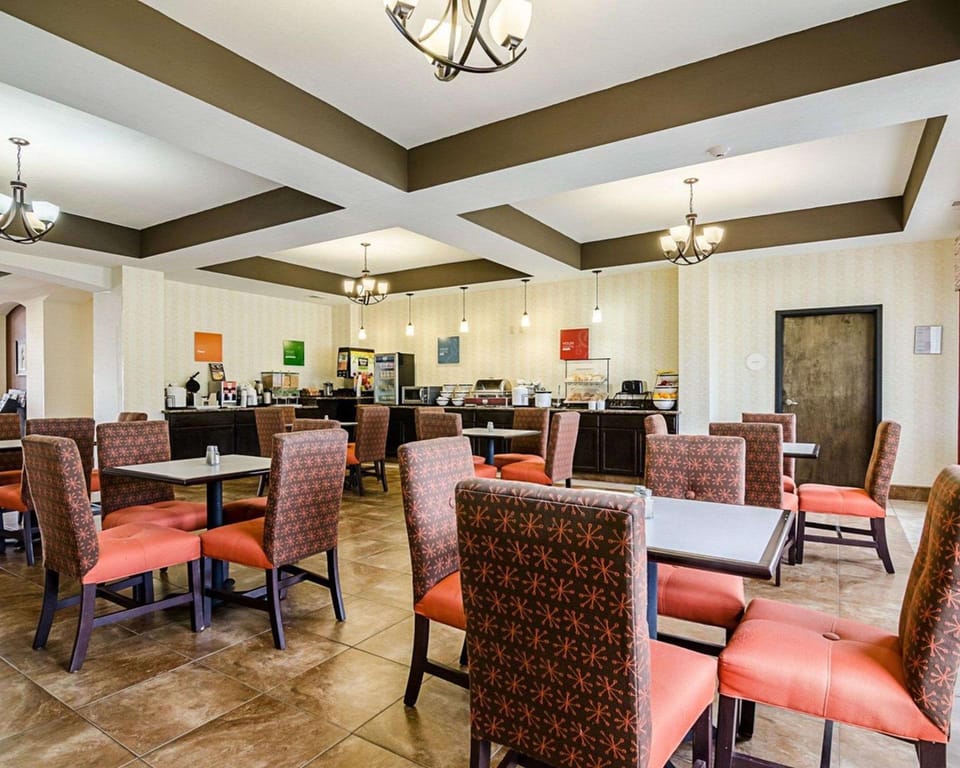 Comfort Inn & Suites Lawrence - University Area Hotel in Lawrence