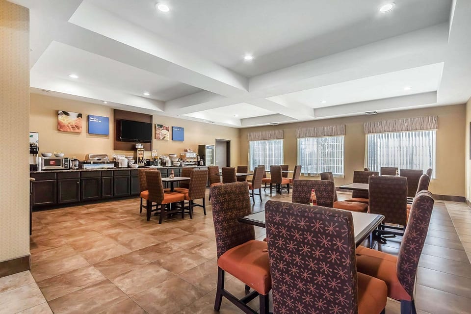 Comfort Inn & Suites near Bethel College Hotel in Kansas