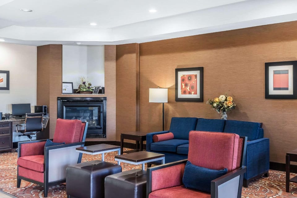 Comfort Inn & Suites near Bethel College Hotel in Kansas