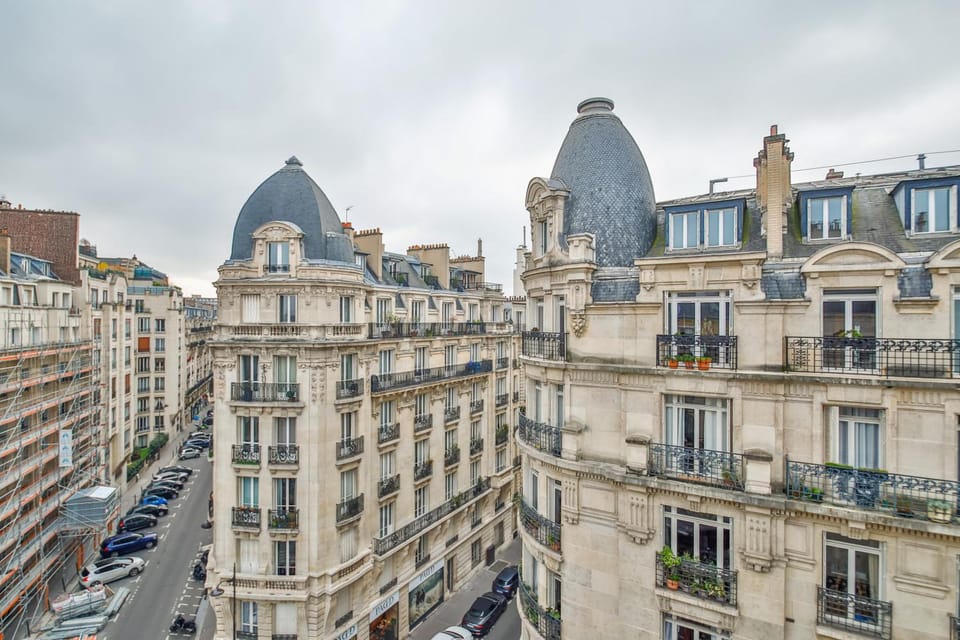 WS Tour Eiffel - Laos Hotel in Paris