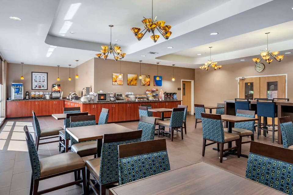 Comfort Suites Flowood - Jackson Airport (must meet transportation requirement) Hotel in Luckney