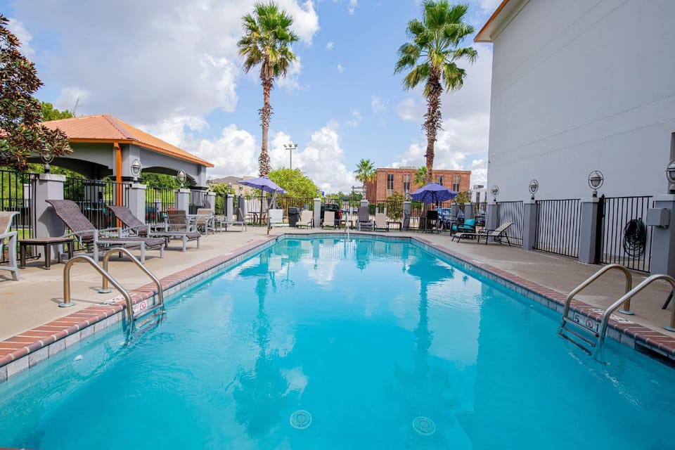 Comfort Suites Oil Center Hotel in Lafayette