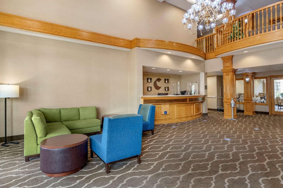 Comfort Suites Salem Hotel in Salem